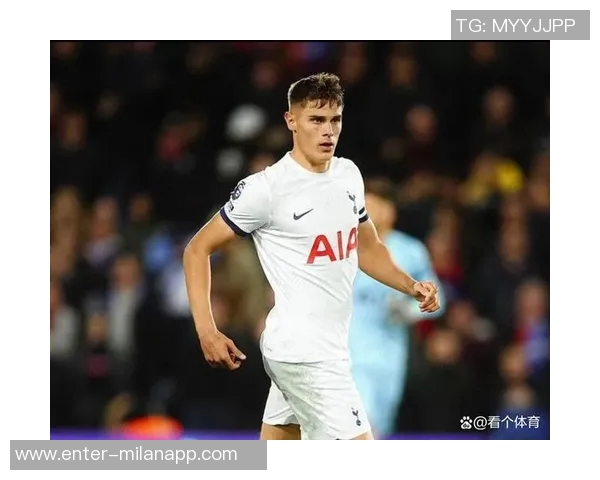 罗马诺透露莱万冬窗留队愿意与巴萨续约的最新消息